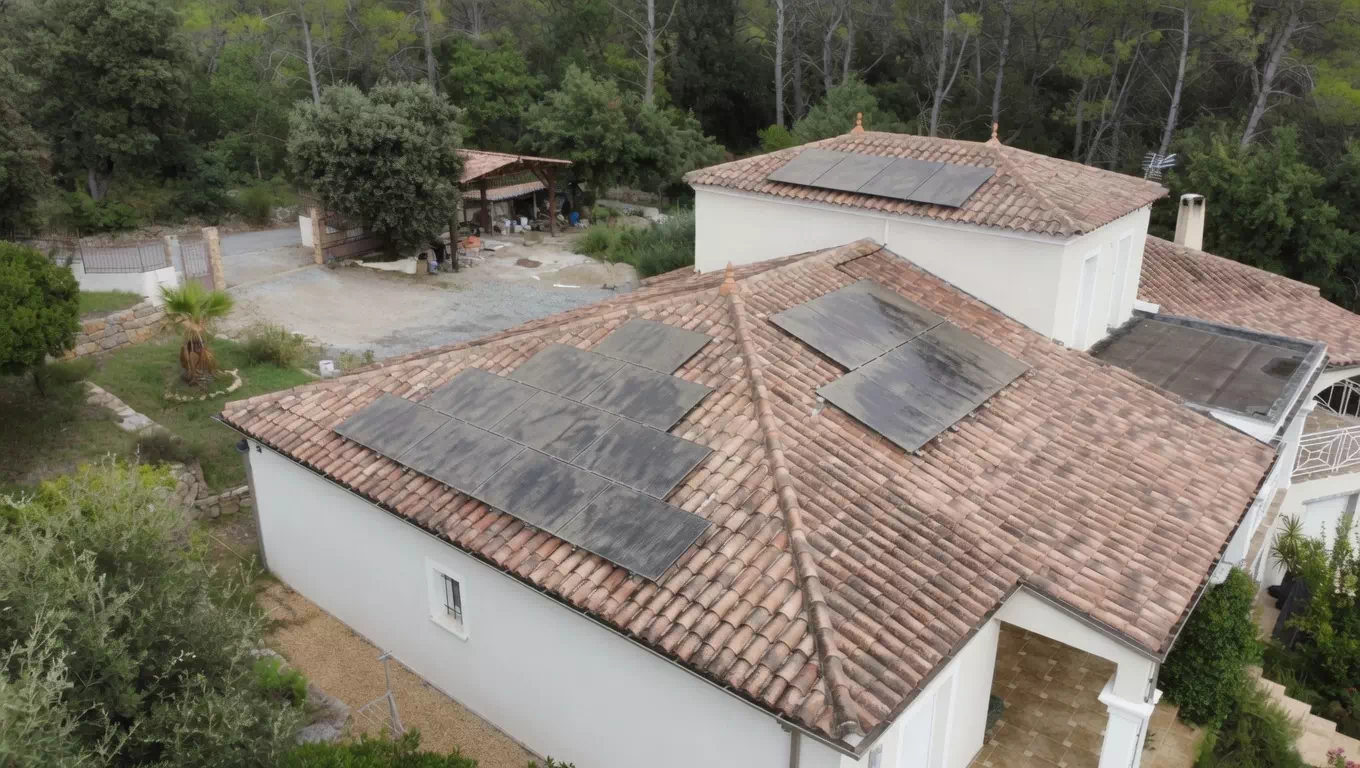Villa à Évry avec panneaux solaires avant nettoyage UpSolaire