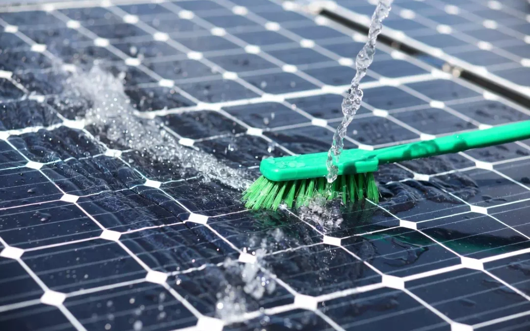 Fréquence nettoyage panneaux solaires : quand, comment et à quelle fréquence en 2026 ?